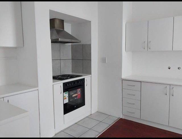 2 BEDROOM PROPERTY TO RENT IN FISH HOEK